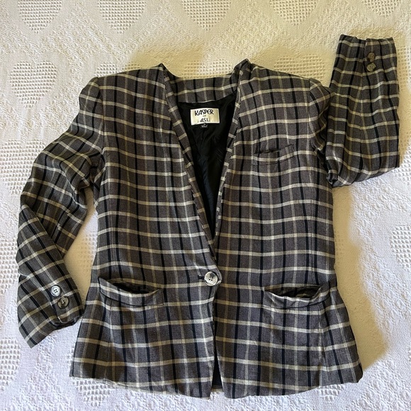 Blazer - Picture 6 of 11